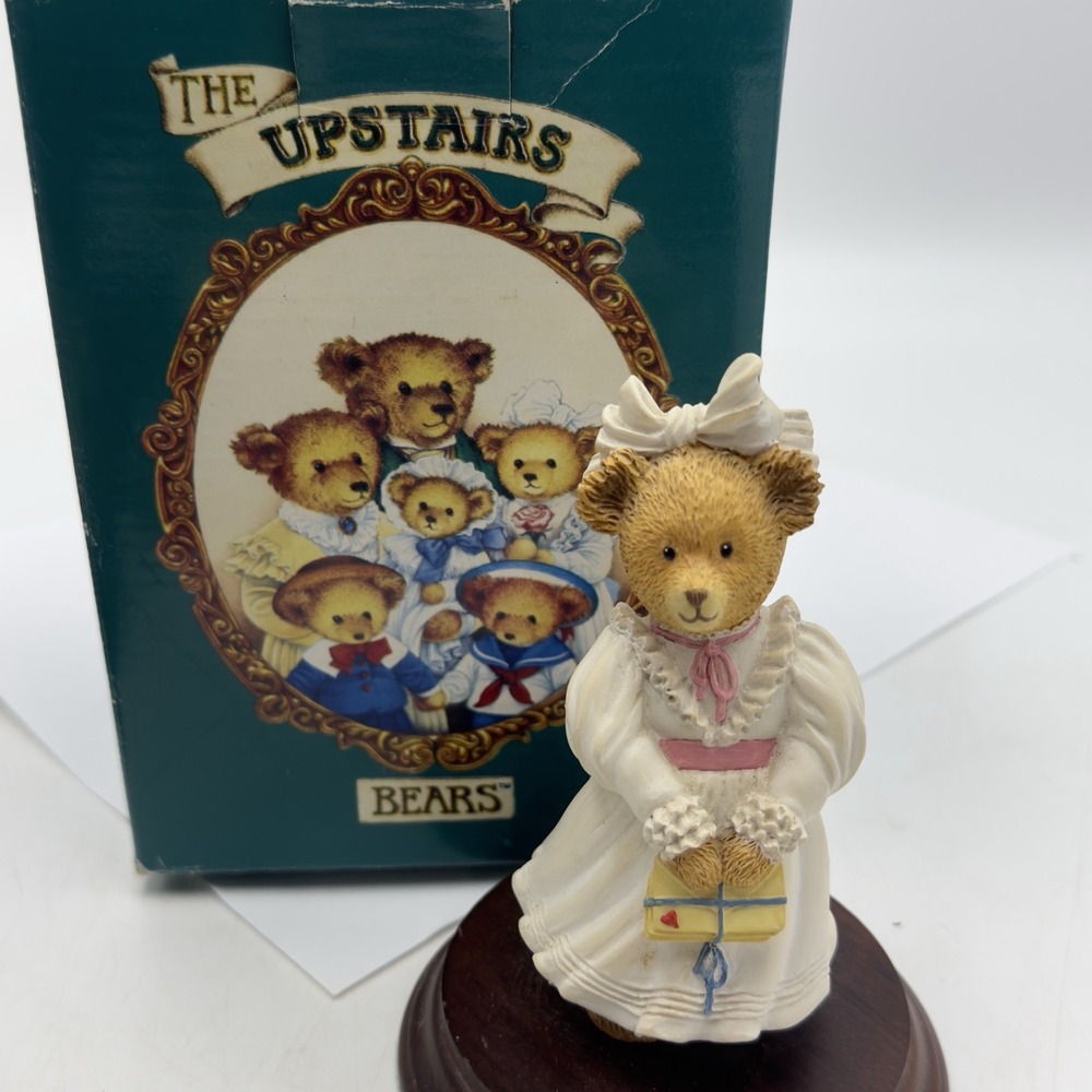 Dept 56 Figurine 5in Upstairs Downstairs Bears Kitty Bosworth 1994 Wood Stand